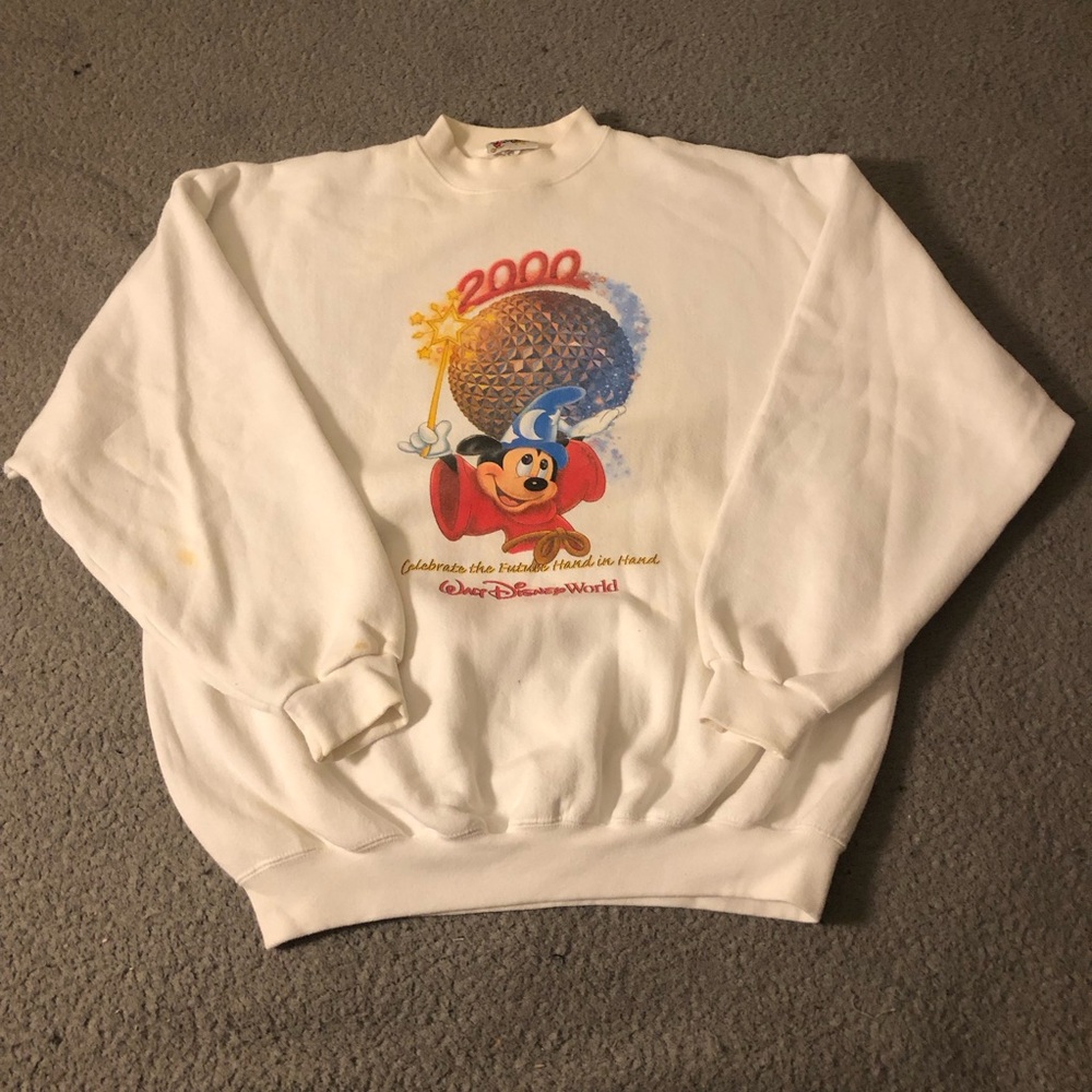 🔥🔥Disney White 2000 CrewNeck  with Red and Blue Mickey Mouse Design
